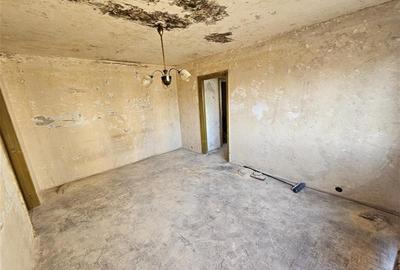 Apartament cu 2 camere semidecomandat în Micro I - 12