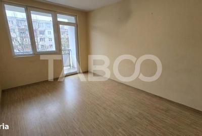 Apartament cu 4 camere semidecomandat în Lupeni - 7