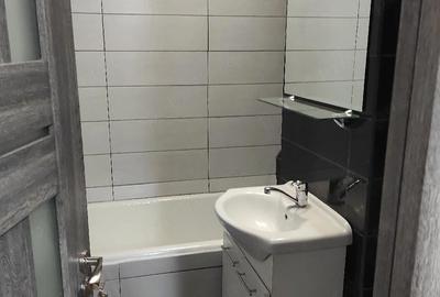 Garsonieră decomandată în Titan