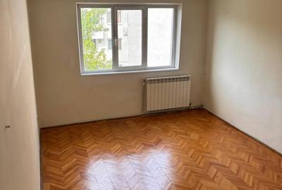 Proprietar vand ap 3 cam cf1 D - 8