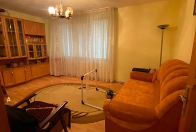 De vanzare 3 camere decomandate la parter in zona Orizont - 2