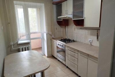 Apartament cu 2 camere decomandat în Apărătorii Patriei