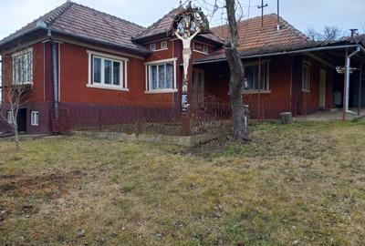 Casă cu 4 camere în Geaca - 1