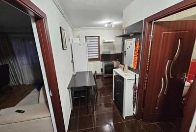 Garsoniera la etaj intermediar, situata in cartierul Astra - 4