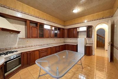 Casă individuală cu 12 camere cu Canalizare în Unirii - 35