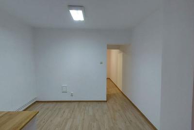 Spațiu comercial, de 40 mp, în Central - 3