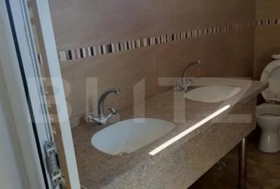 Casă cu 5 camere cu Teren 100 Mp în Central