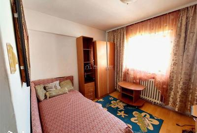 Apartament cu 3 camere decomandat în Piața - 2