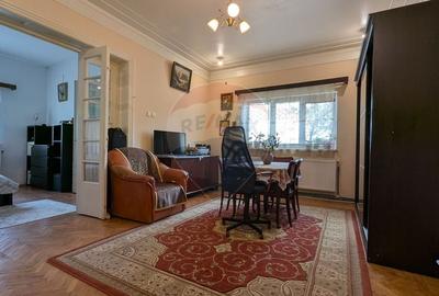 Casă cu 11 camere cu Teren 330 Mp în Iancului