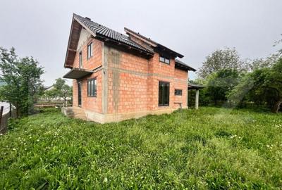 Casa spatioasa cu 4 camere, 150 mp, 10 ari teren, zona Arcal - 2