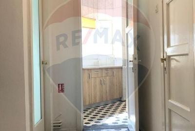 Apartament cu 4 camere nemobilat in P-ta Victoriei langa Orange - 27