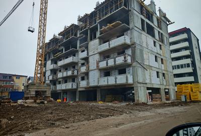 Apartament cu 2 camere decomandat în Apărătorii Patriei - 4