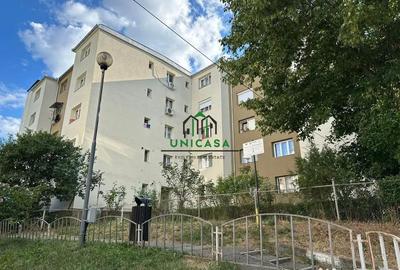 Apartament cu 3 camere decomandat în Petrișor - 1