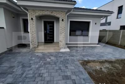 Casă cu 4 camere cu Teren 749 Mp în Dumbrăvița