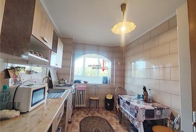 Apartament cu 3 camere decomandat în Tei - 1