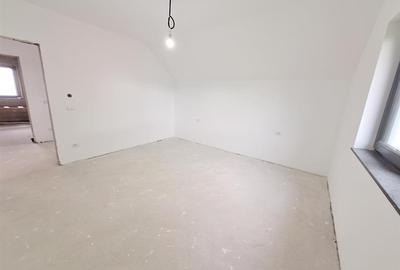 Casă individuală cu 5 camere cu Teren 413 Mp în 9 Mai - 14
