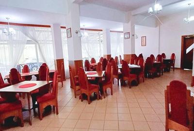 Spațiu comercial, de 250 mp, în Central - 13