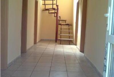 Casă cu 6 camere cu Teren 6000 Mp în Pietreni - 2