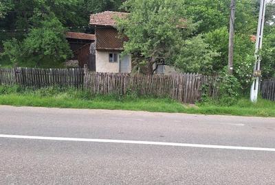 Casă cu 2 camere cu Teren 350 Mp în Cătina - 2