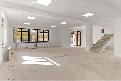 Spațiu comercial, de 410 mp, în Central - 7
