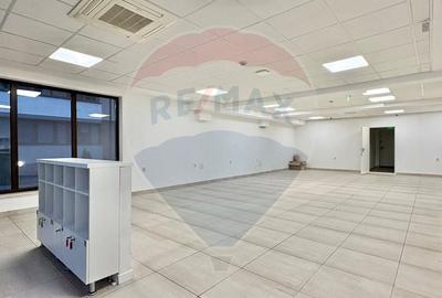 Spațiu comercial, de 122 mp, în Central - 4