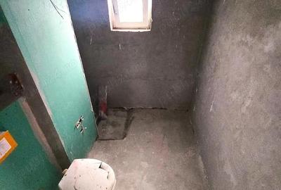 Apartament cu 4 camere semidecomandat în Micro 16 - 17