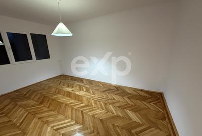 Apartament cu 3 camere semidecomandat în 1 Decembrie 1918 - 20