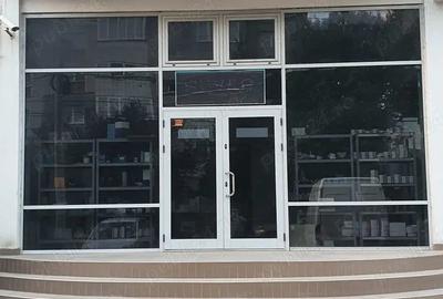Dau in chirie spatiu comercial 145 mp. in Baia Mare, zona buna, vad comercial.