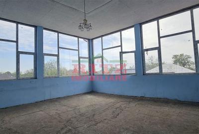 Spațiu comercial, de 250 mp, în Studina - 12