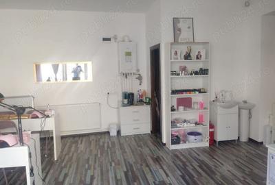 Spațiu comercial, de 29 mp, în Central - 4