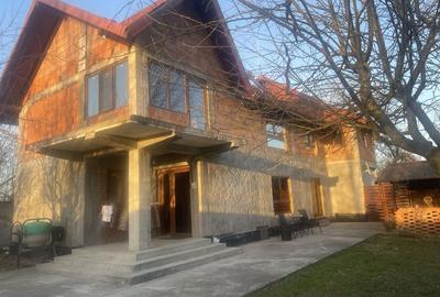 Casă cu 4 camere în Cuza Vodă - 2