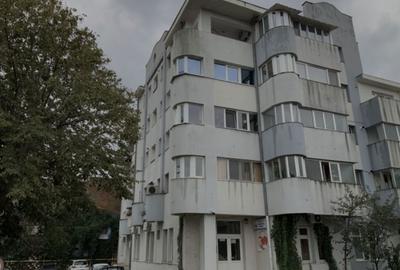 Spațiu comercial, de 745 mp, în Central - 6