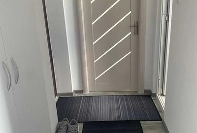 Vând apartament  zona 100 - 3