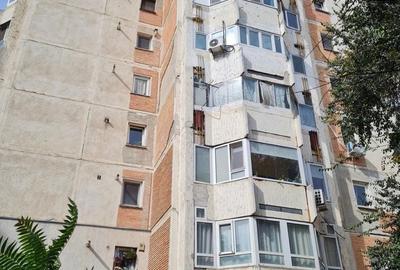 Garsonieră decomandată în Nicolina
