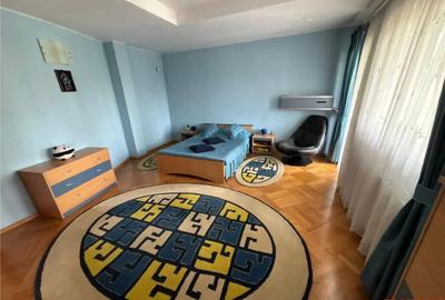 Casă cu 9 camere cu Teren 506 Mp în Central - 1