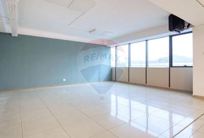 Spațiu comercial, de 1,000 mp, în Calea București - 17