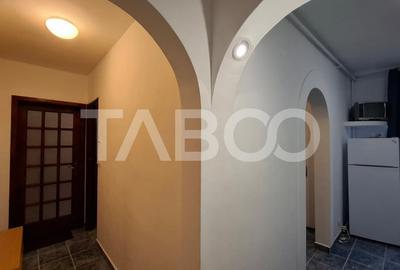 Apartament 3 camere de vanzare semidecomandat 45 mp zona Vasile Aaron - 2