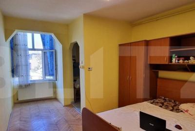 Garsoniera, zona Ostrovului et.4/4 - 5