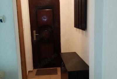 Ap. 2cam. ( Studen?esc!) Ofer chirie. Zona vivo. Pre? 200 euro - 5