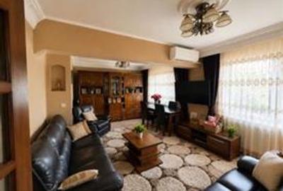 Apartament cu 3 camere decomandat, mobilat în Malu Roșu