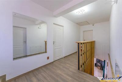 Casă cu 8 camere cu Teren 1100 Mp în Sohodol - 1