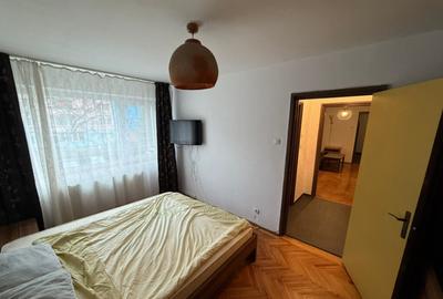 Apartament 2 camere, etaj 1, balcon, baie cu geam zona - 1