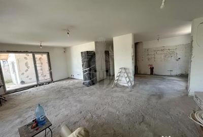 Casă cu 7 camere cu Teren 467 Mp în Crevedia - 4