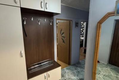 Apartament cu 3 camere decomandat în Republicii