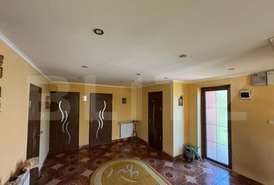 Vila de vanzare, cu 9 camere, 360 mp, zona Ora?tie - 2