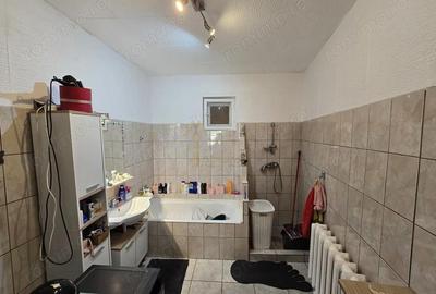 Casă cu 6 camere cu Canalizare în Titulescu - 11