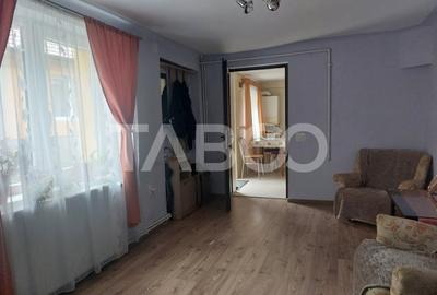 Casa in zona centrala 5 camere 2 bucatarii 3 bai curte comuna Cisnadie - 11