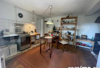 Casă cu 4 camere cu Teren 800 Mp în Central - 1