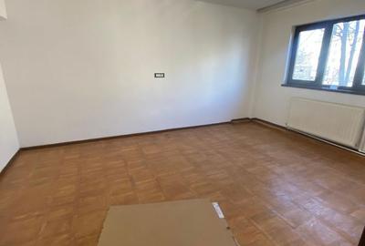 Spațiu comercial, de 50 mp, în Central - 7