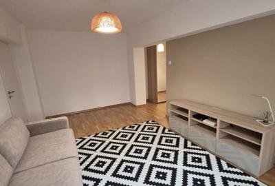 Apartament cu 2 camere semidecomandat, mobilat în Titan